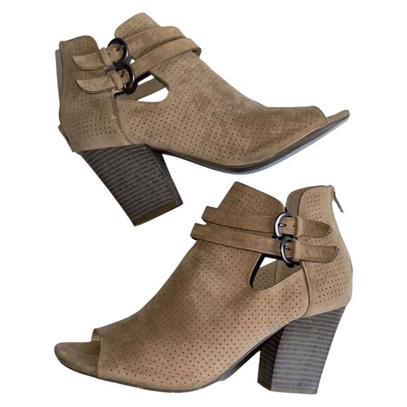 White Mountain Beige Peep Toe Booties Women’s 9.5 Cutout Block Heel Sandal Boot - Picture 14 of 16